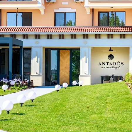 Life Antares فندق